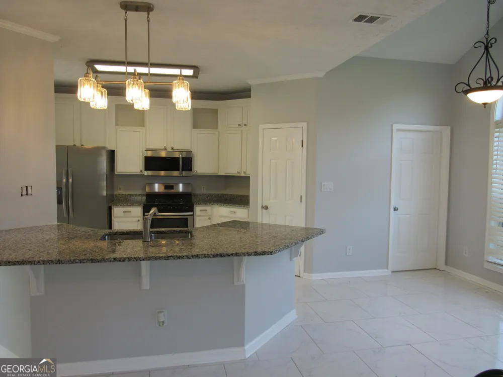 305 Sunderland CIR Fayetteville, GA 30215