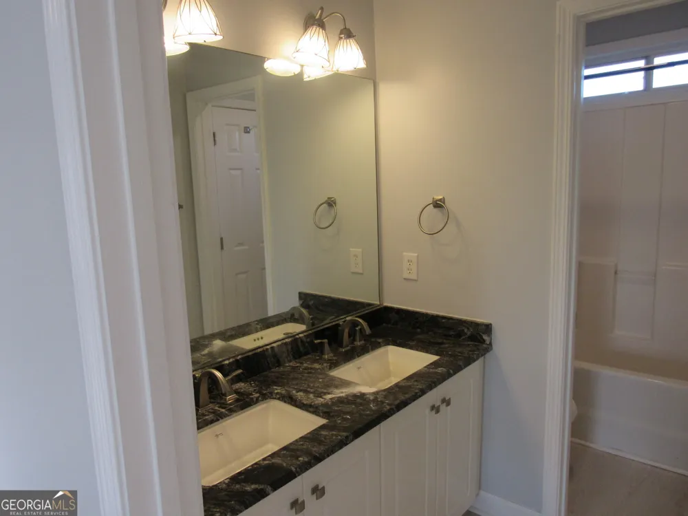 305 Sunderland CIR Fayetteville, GA 30215
