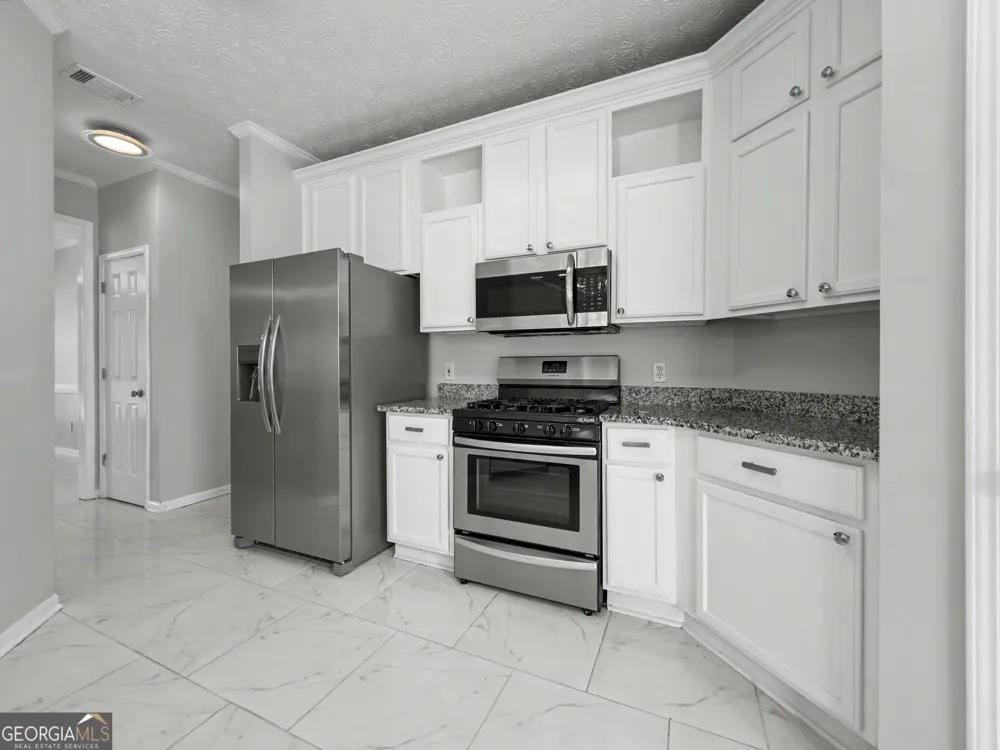 305 Sunderland CIR Fayetteville, GA 30215