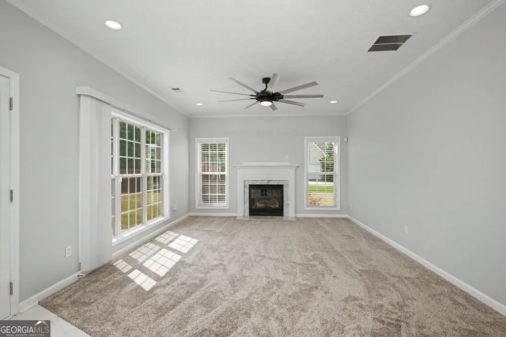305 Sunderland CIR Fayetteville, GA 30215