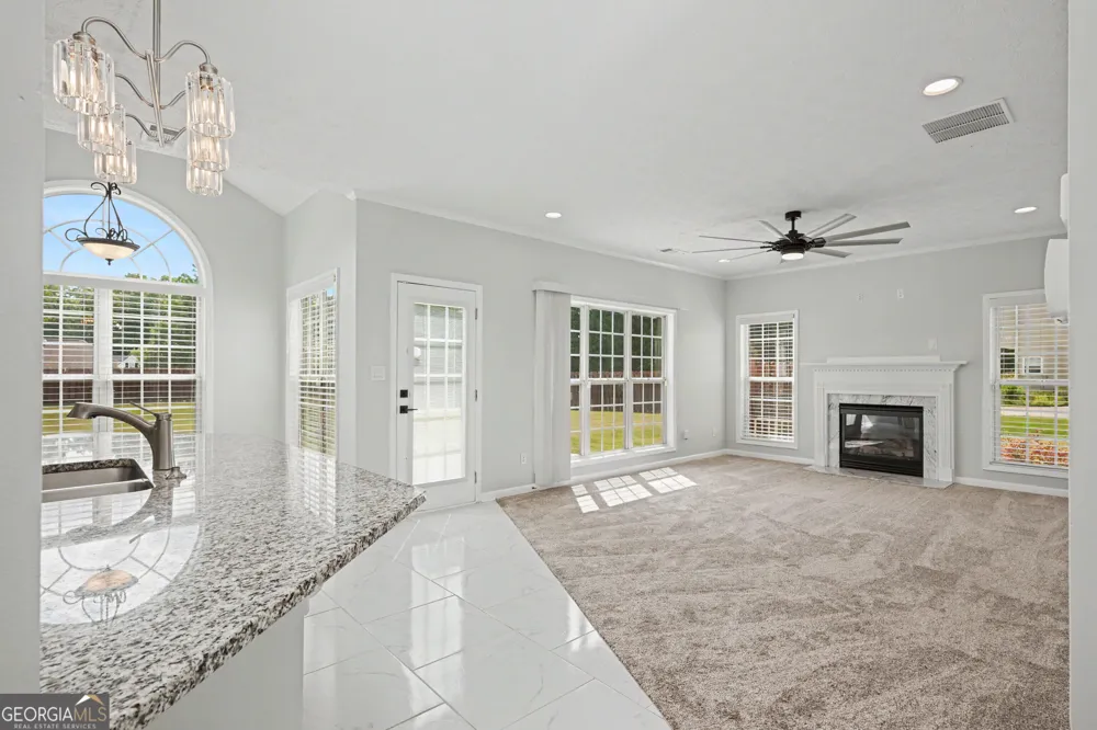 305 Sunderland CIR Fayetteville, GA 30215