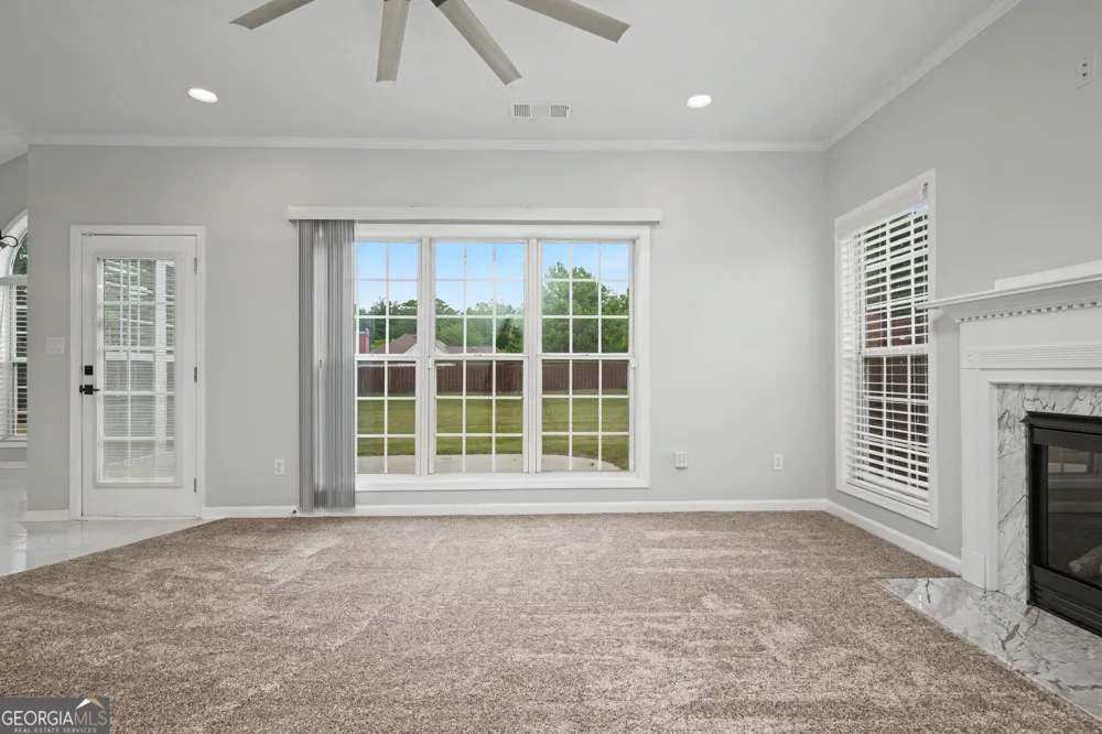 305 Sunderland CIR Fayetteville, GA 30215