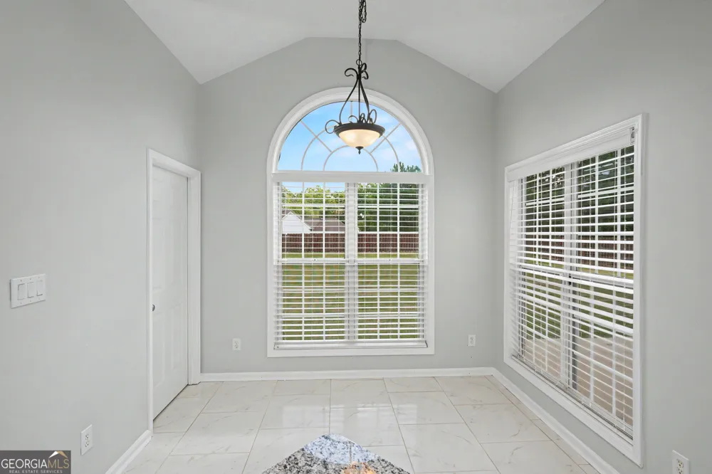305 Sunderland CIR Fayetteville, GA 30215