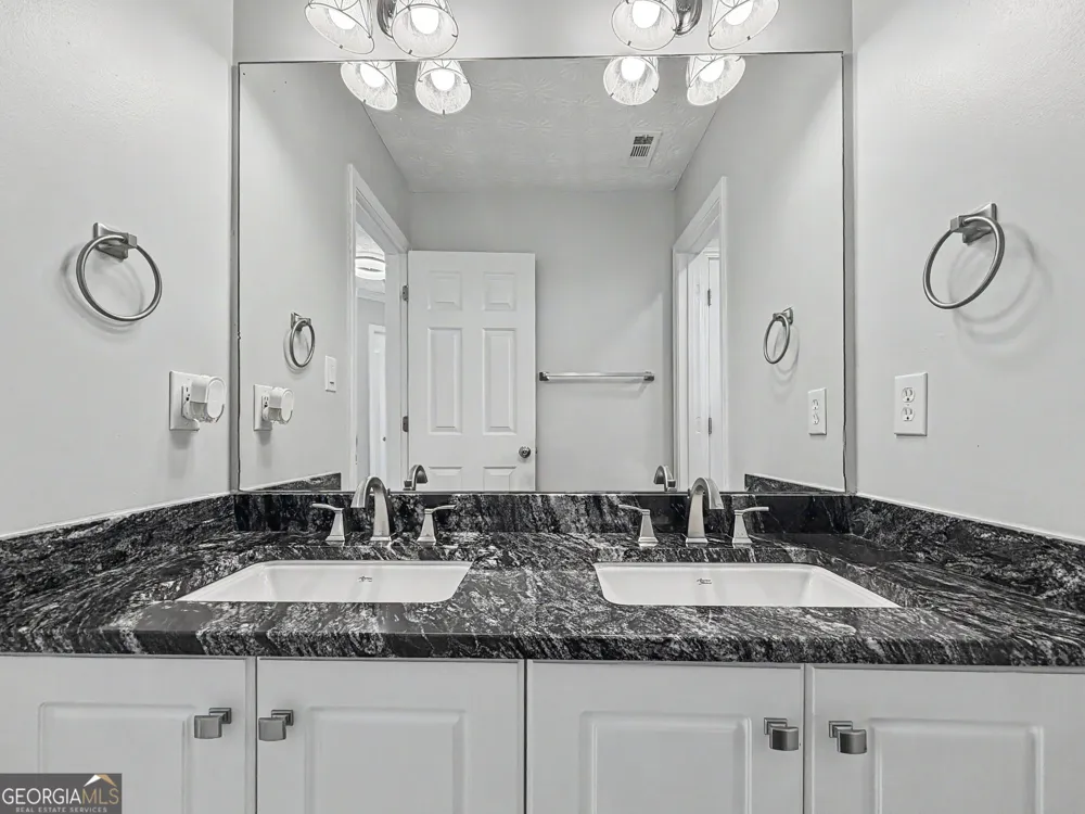 305 Sunderland CIR Fayetteville, GA 30215