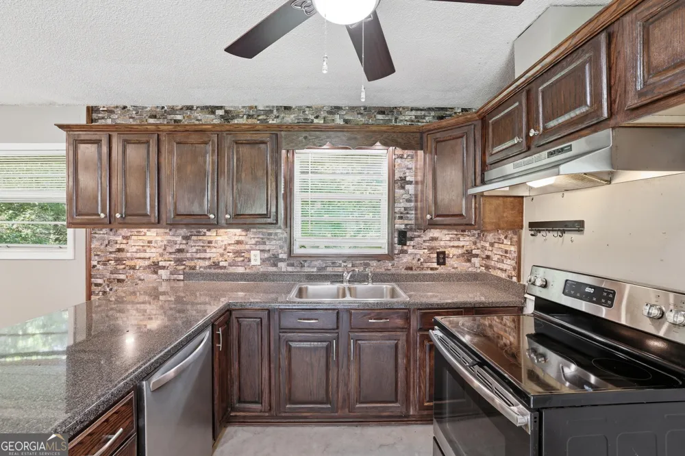 41 Poplar WAY Toccoa, GA 30577