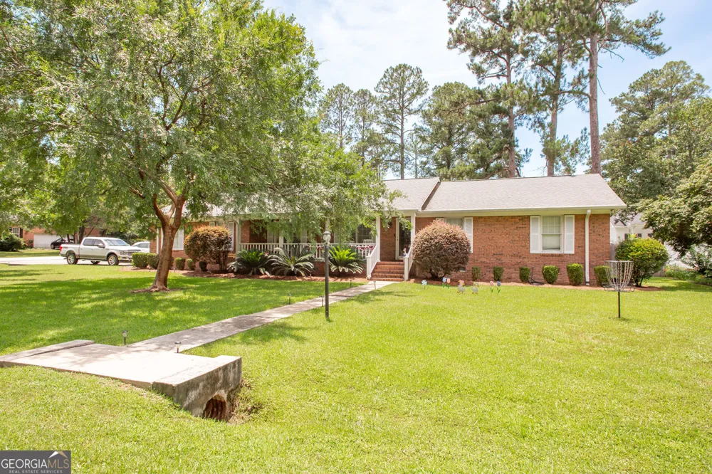1249 Riverdale DR Waycross, GA 31503