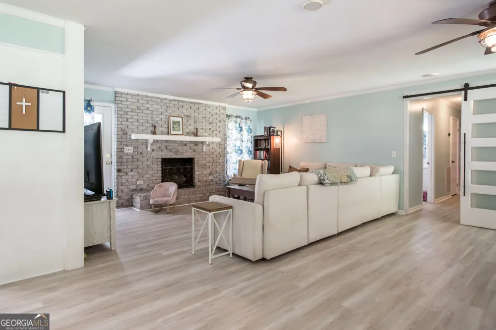 1249 Riverdale DR Waycross, GA 31503