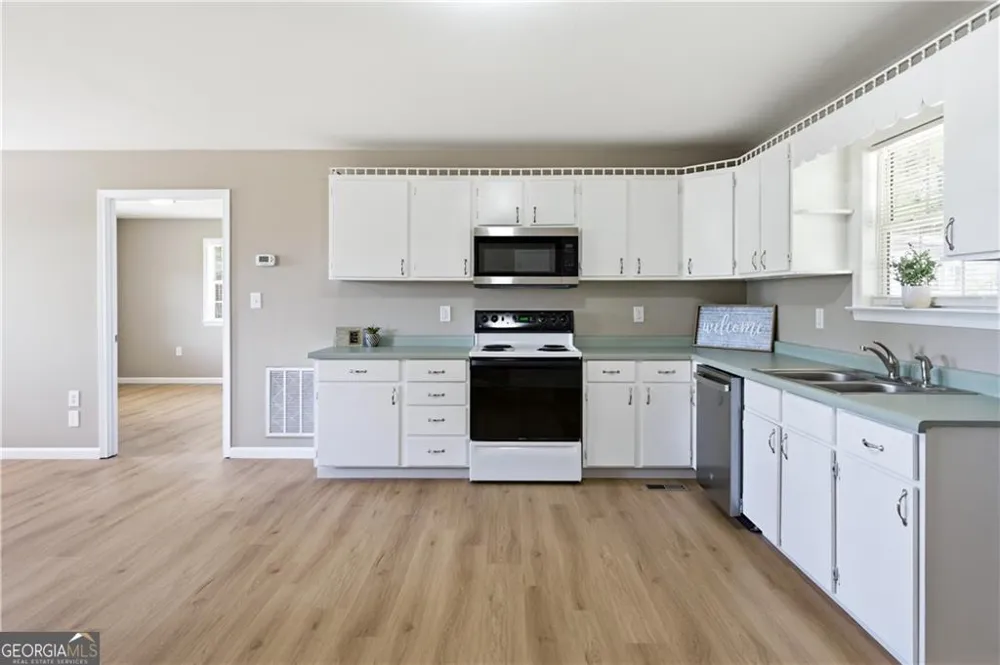 894 Lakeview DR Nicholson, GA 30565