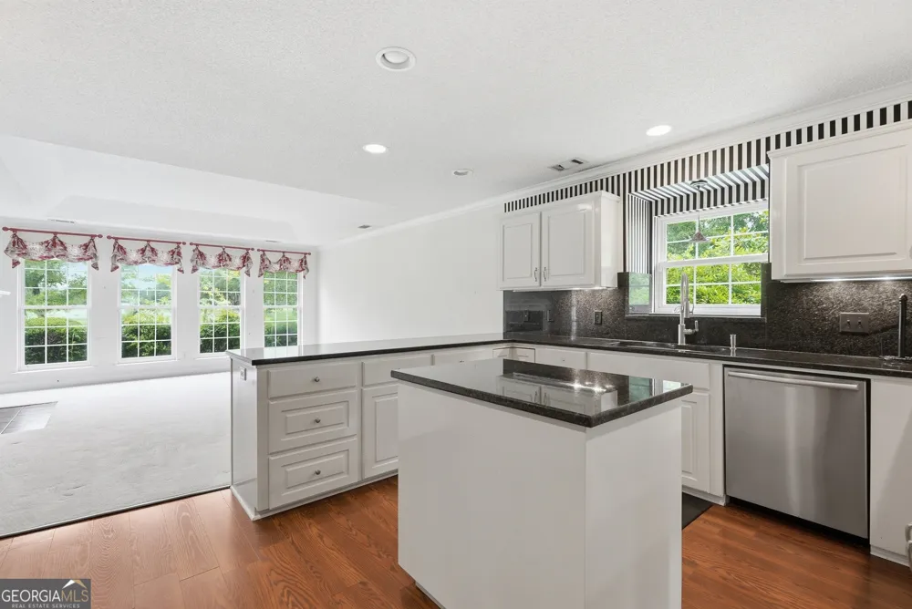 18 Purple Martin LN Savannah, GA 31419