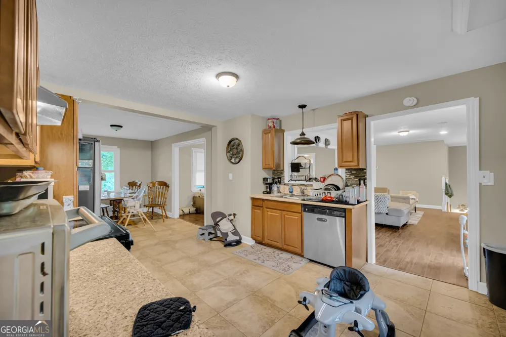 145 Joe Carey RD Winterville, GA 30683