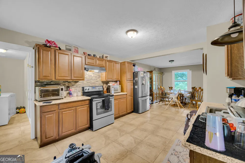 145 Joe Carey RD Winterville, GA 30683