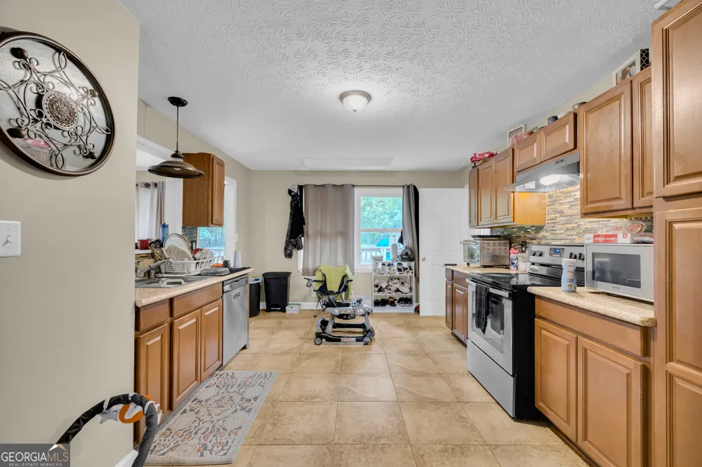 145 Joe Carey RD Winterville, GA 30683