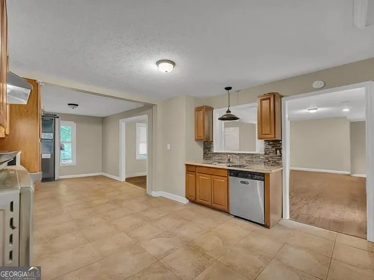 145 Joe Carey RD Winterville, GA 30683