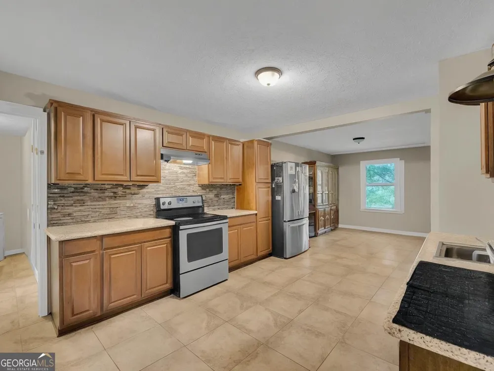 145 Joe Carey RD Winterville, GA 30683