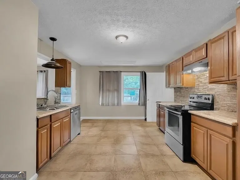 145 Joe Carey RD Winterville, GA 30683