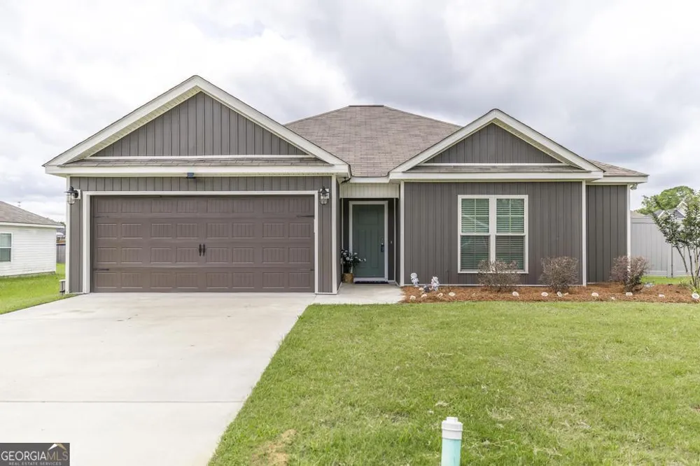 10 Cole DR Hawkinsville, GA 31036