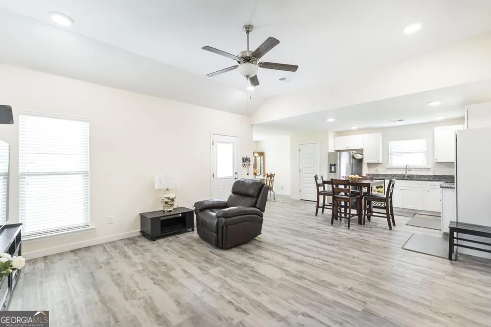 10 Cole DR Hawkinsville, GA 31036