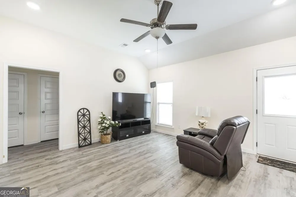 10 Cole DR Hawkinsville, GA 31036