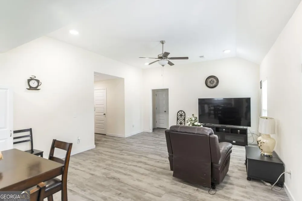 10 Cole DR Hawkinsville, GA 31036