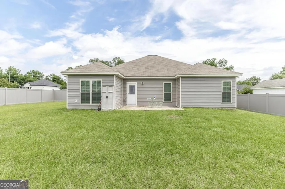10 Cole DR Hawkinsville, GA 31036