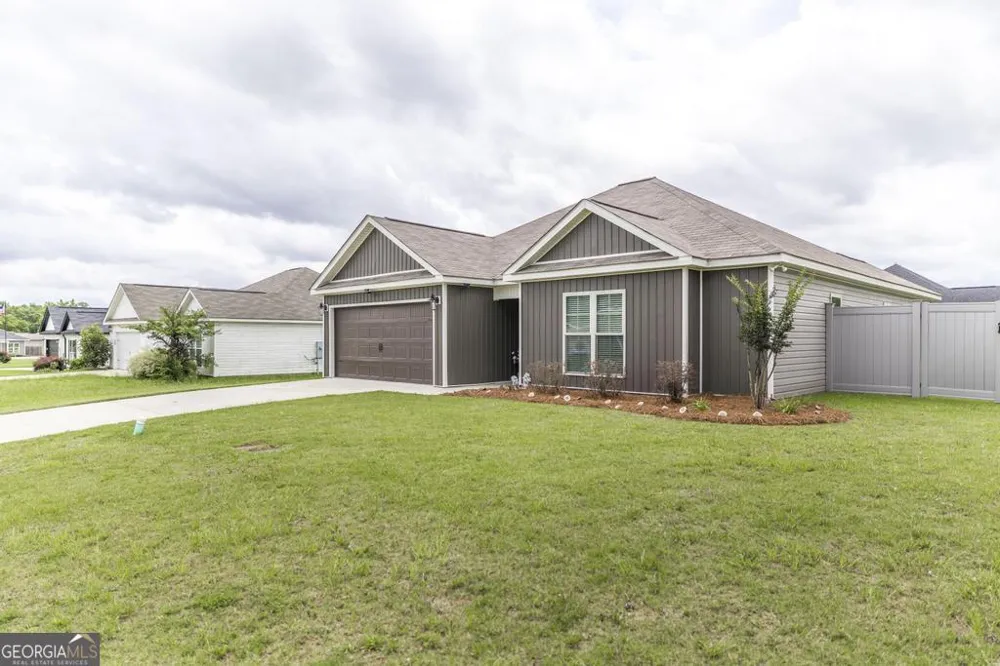 10 Cole DR Hawkinsville, GA 31036