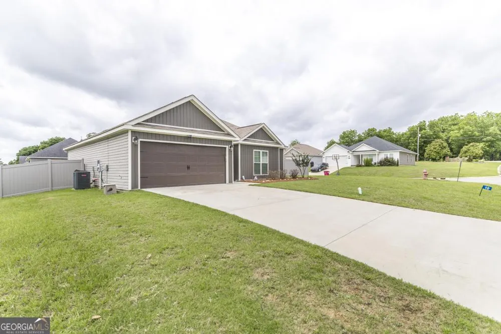10 Cole DR Hawkinsville, GA 31036