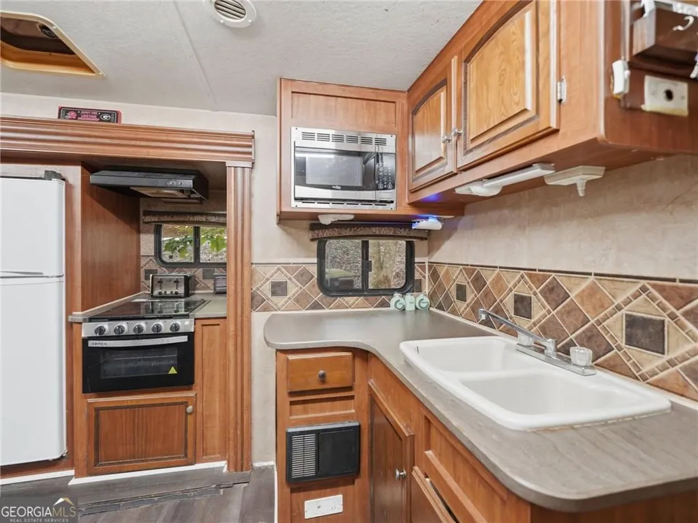 104 13th ST Ellijay, GA 30540