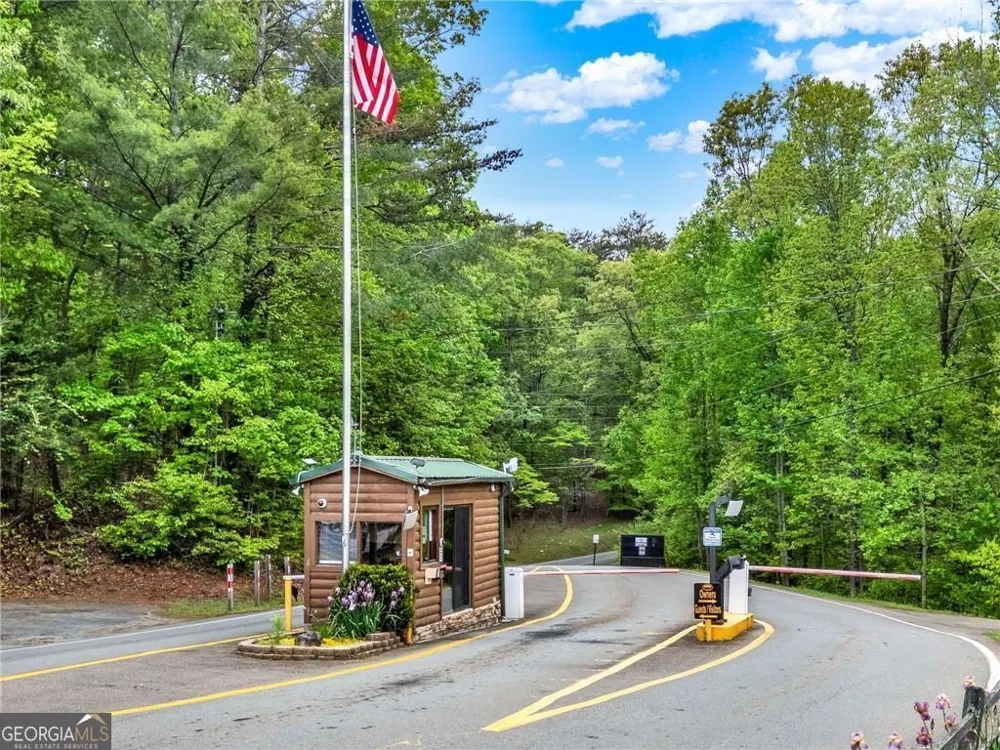 104 13th ST Ellijay, GA 30540