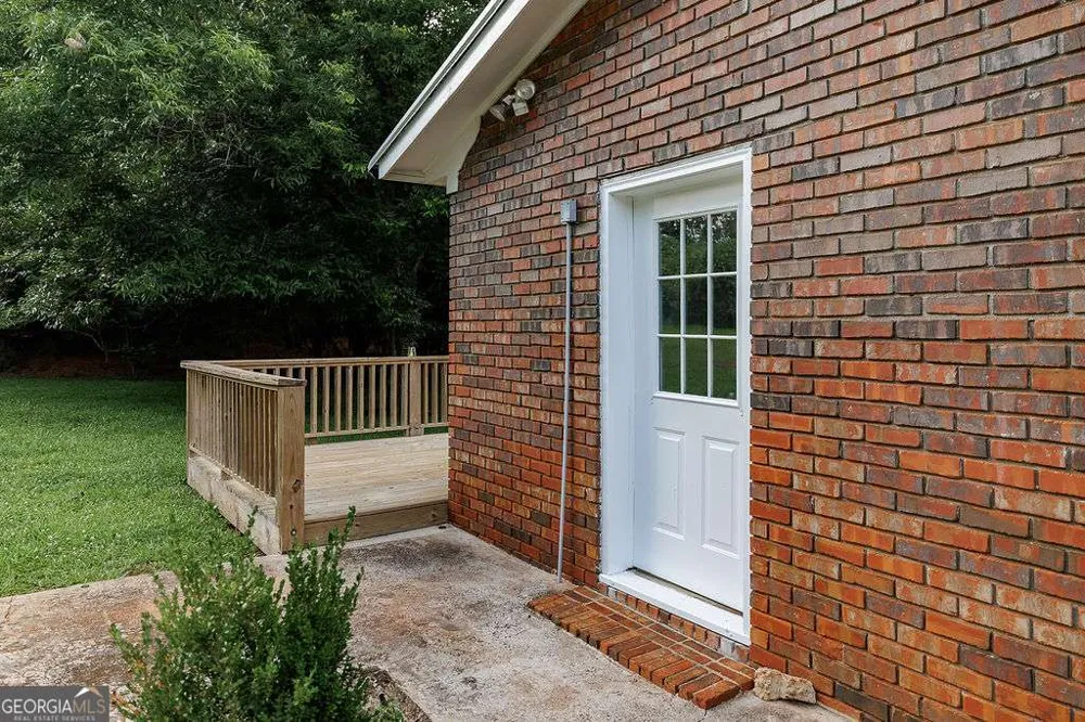 391 Gober RD Bishop, GA 30621