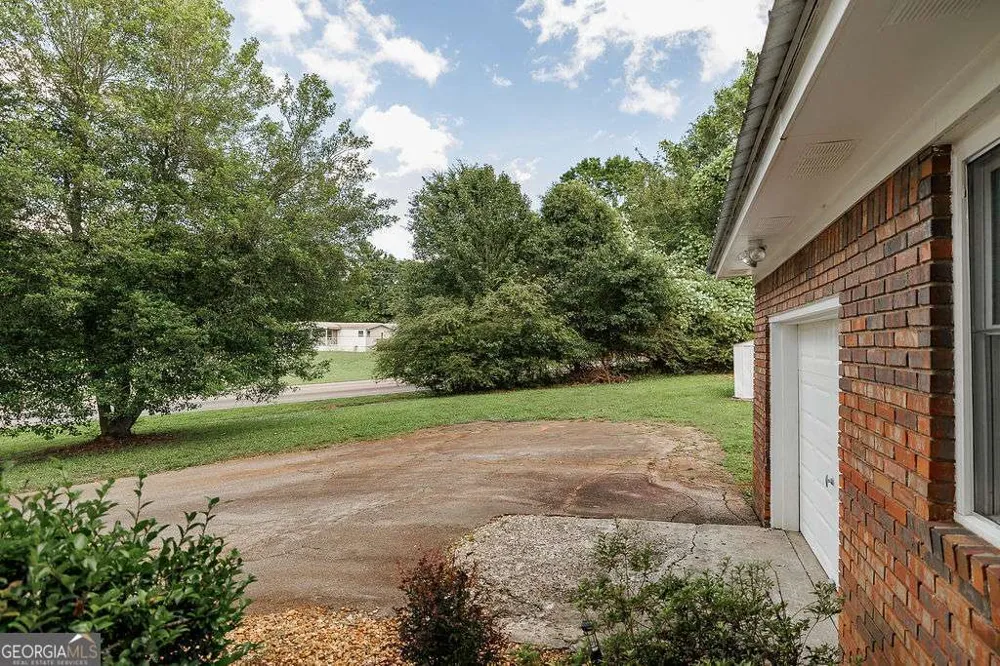 391 Gober RD Bishop, GA 30621
