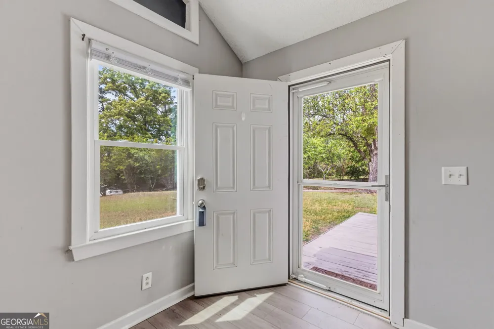 121 Girl Scout RD Lizella, GA 31052