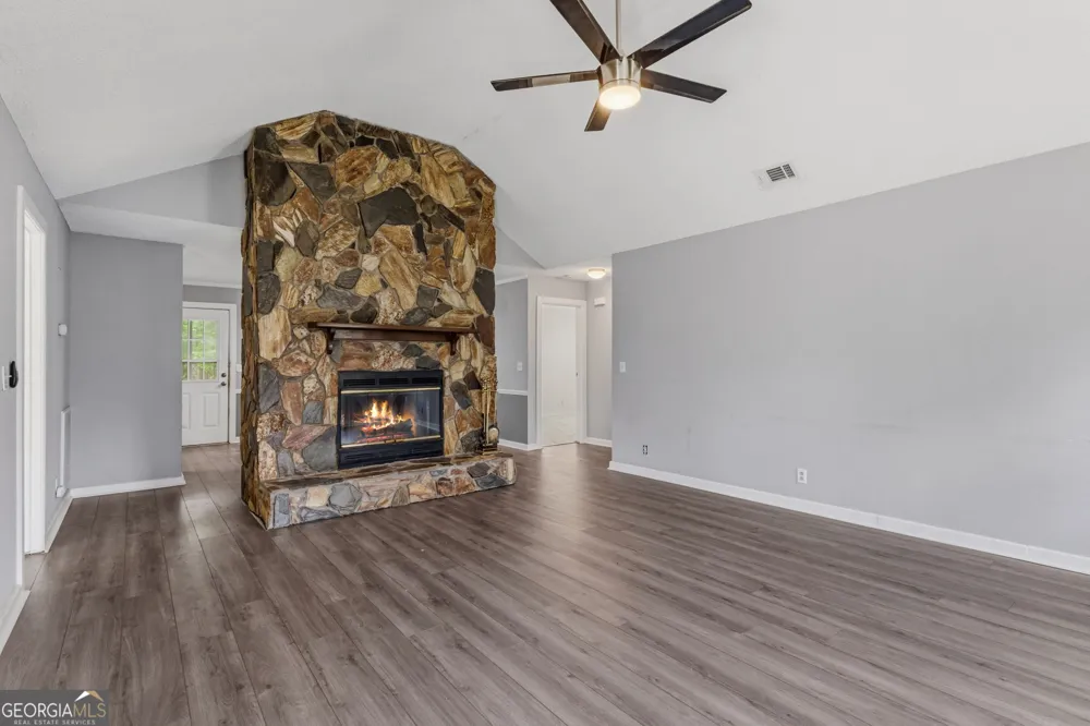 121 Girl Scout RD Lizella, GA 31052