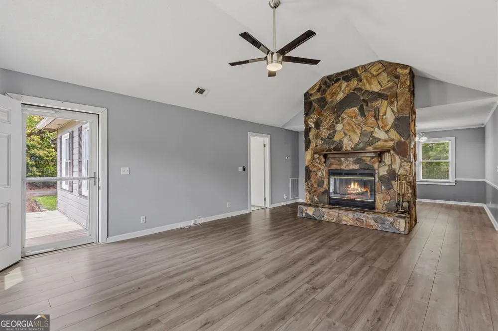 121 Girl Scout RD Lizella, GA 31052