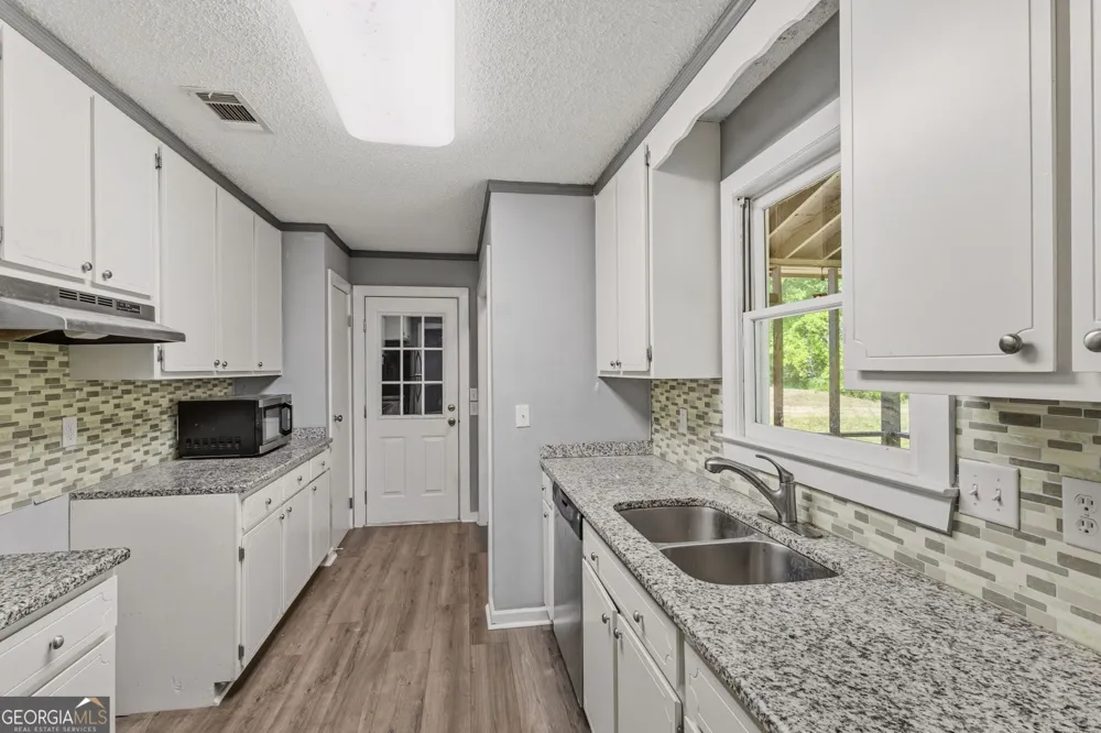 121 Girl Scout RD Lizella, GA 31052