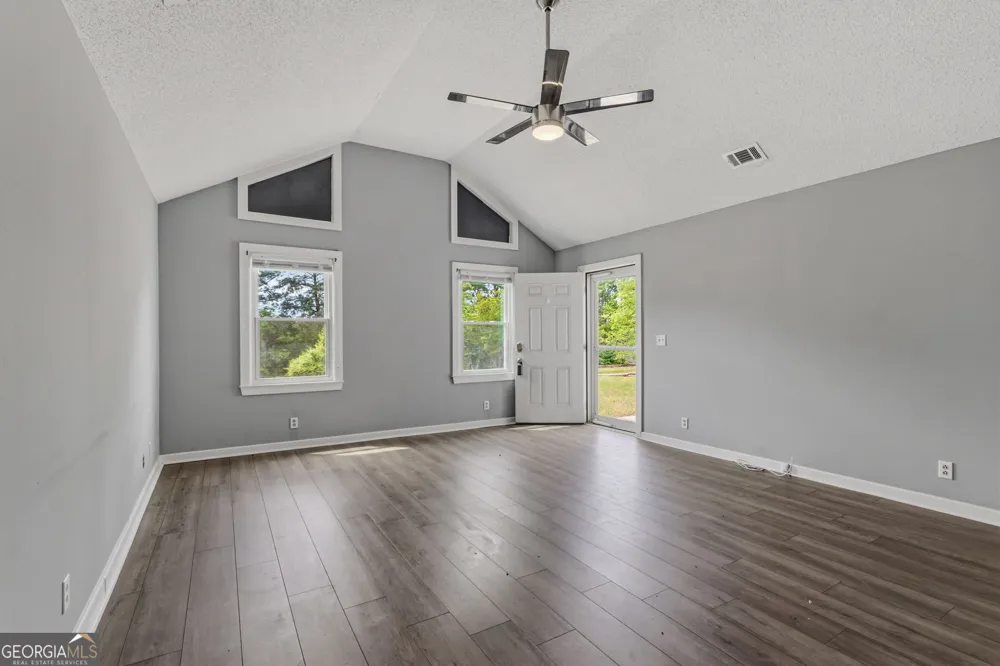 121 Girl Scout RD Lizella, GA 31052