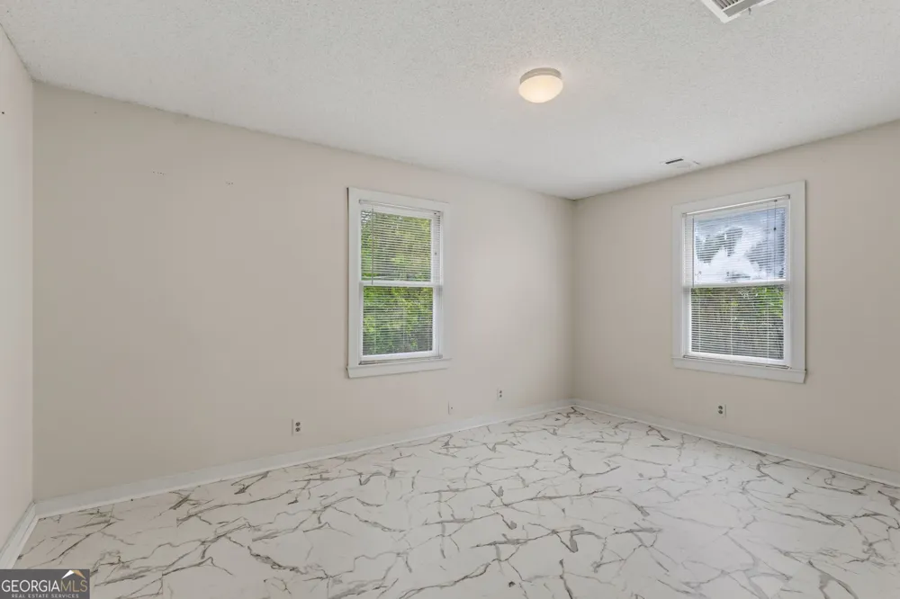 121 Girl Scout RD Lizella, GA 31052