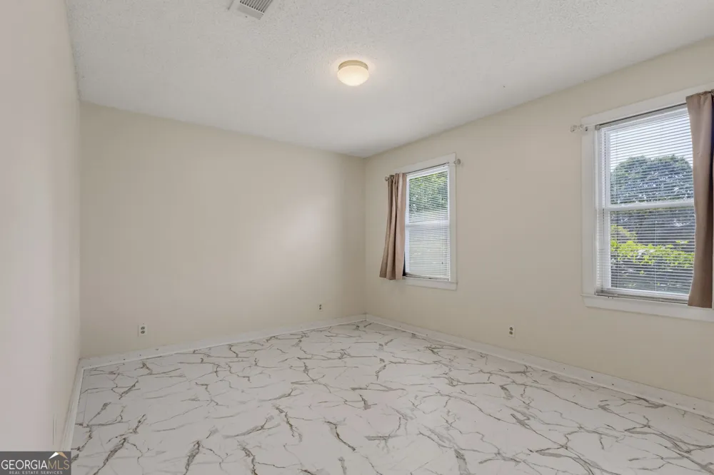 121 Girl Scout RD Lizella, GA 31052