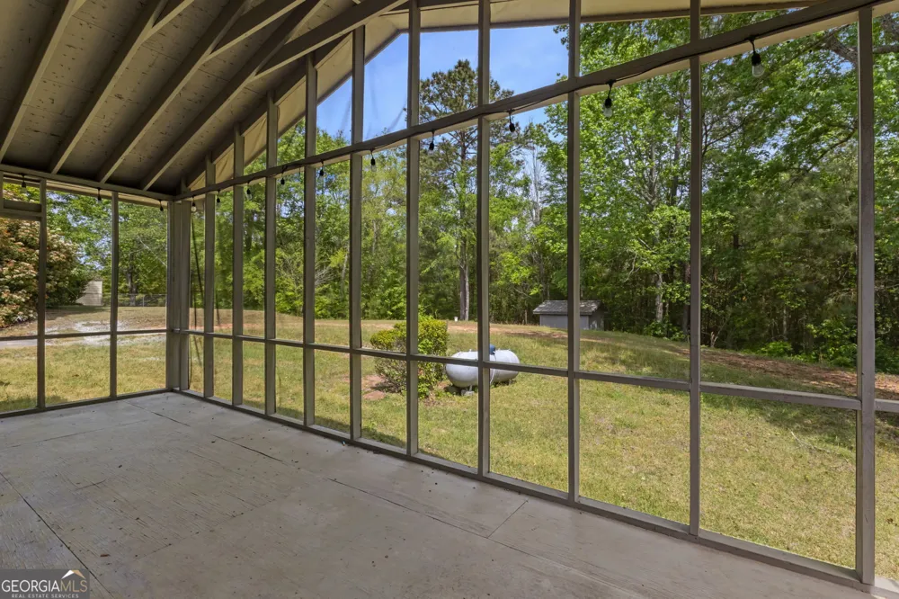121 Girl Scout RD Lizella, GA 31052