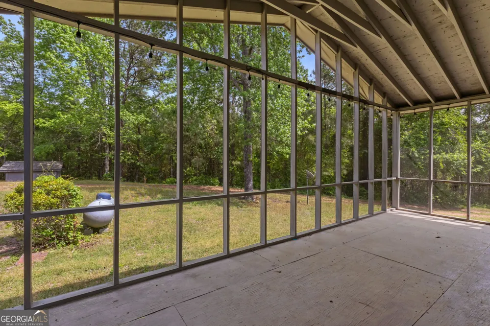 121 Girl Scout RD Lizella, GA 31052