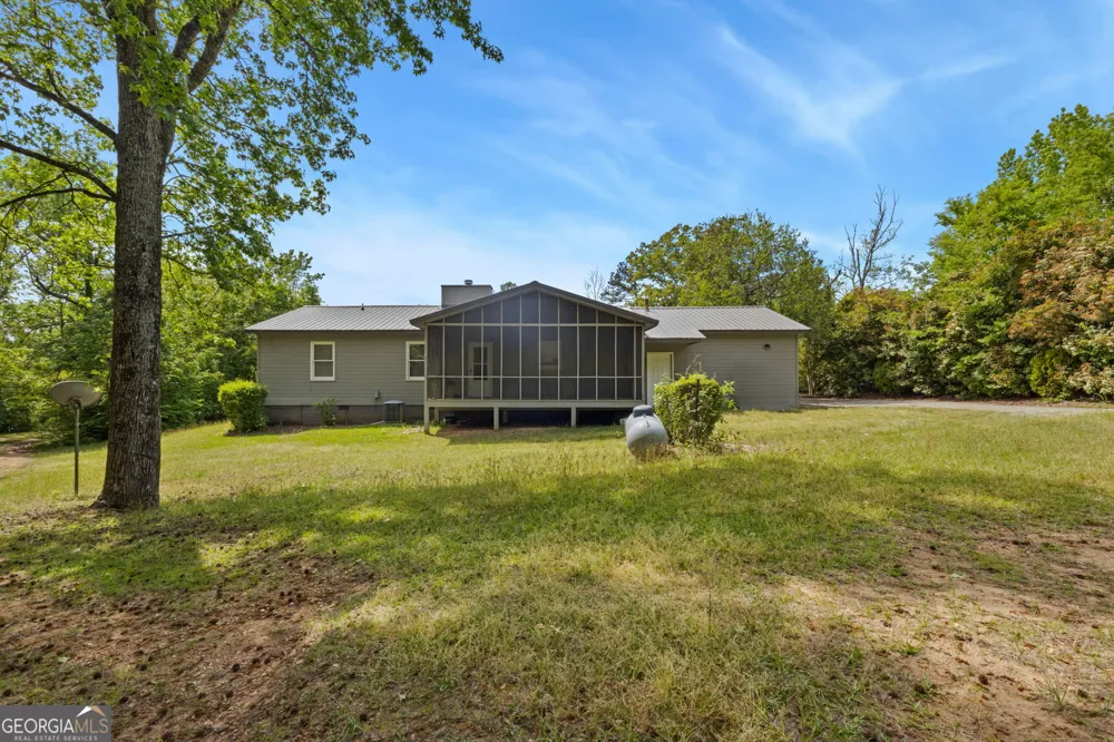 121 Girl Scout RD Lizella, GA 31052