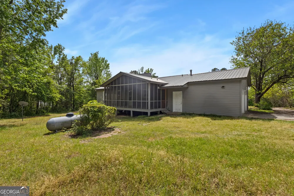 121 Girl Scout RD Lizella, GA 31052