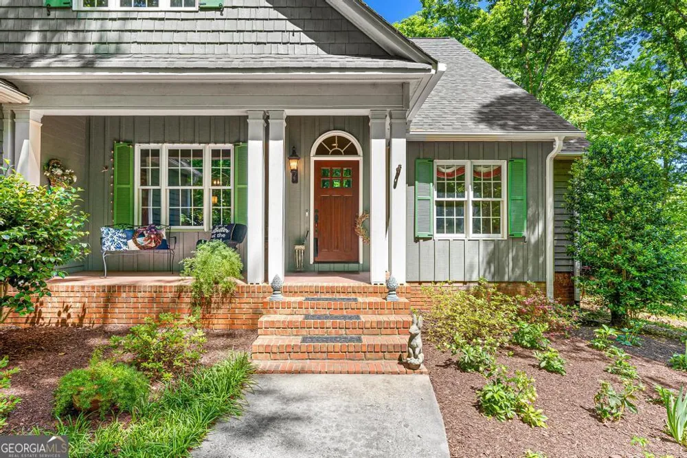 1230 Melody LN Hartwell, GA 30643