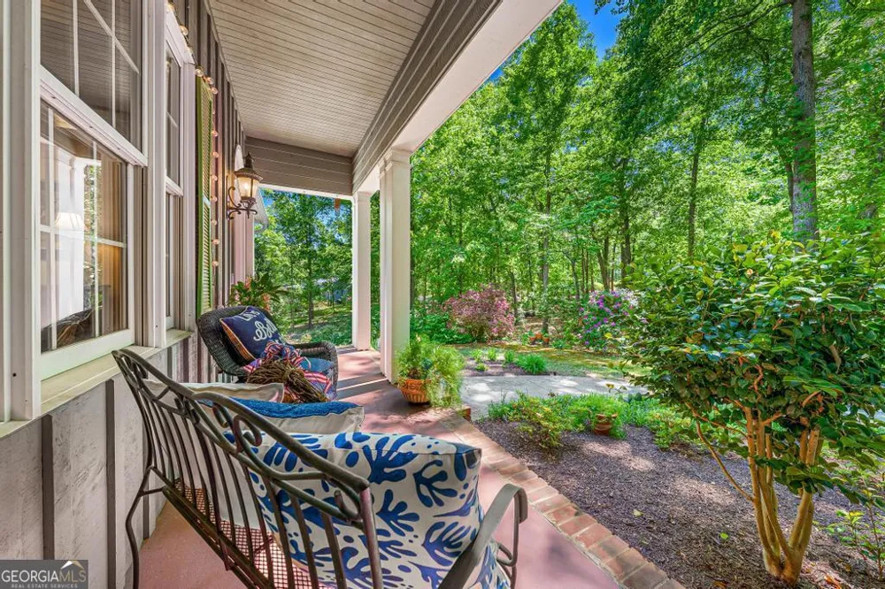 1230 Melody LN Hartwell, GA 30643