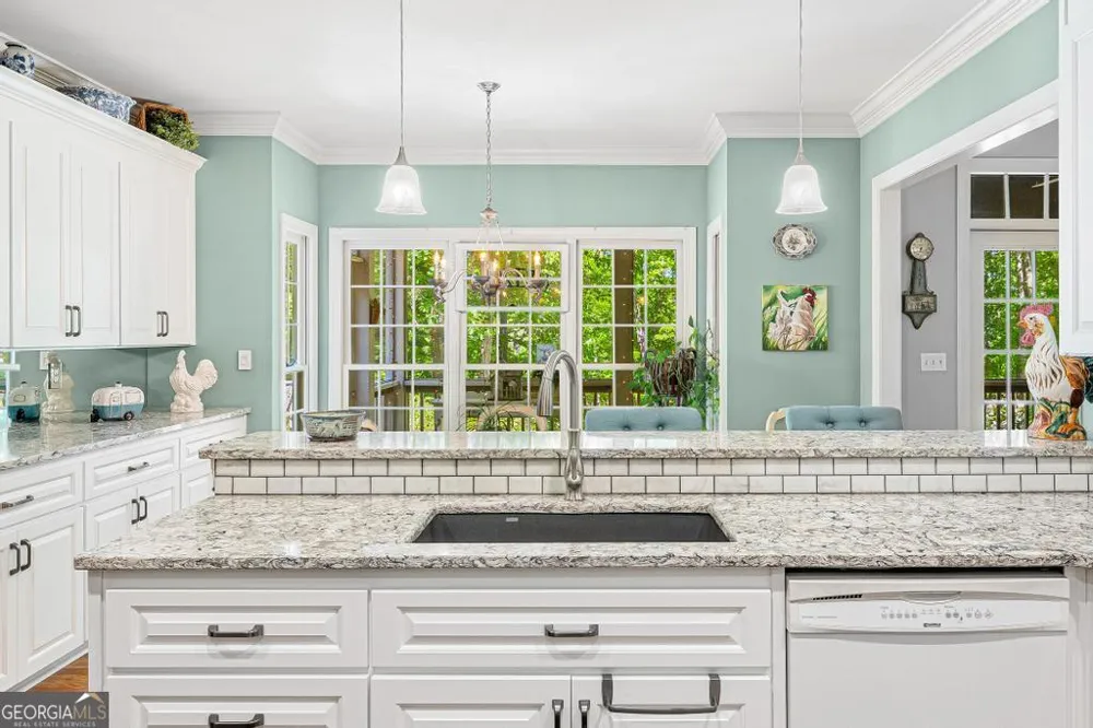 1230 Melody LN Hartwell, GA 30643
