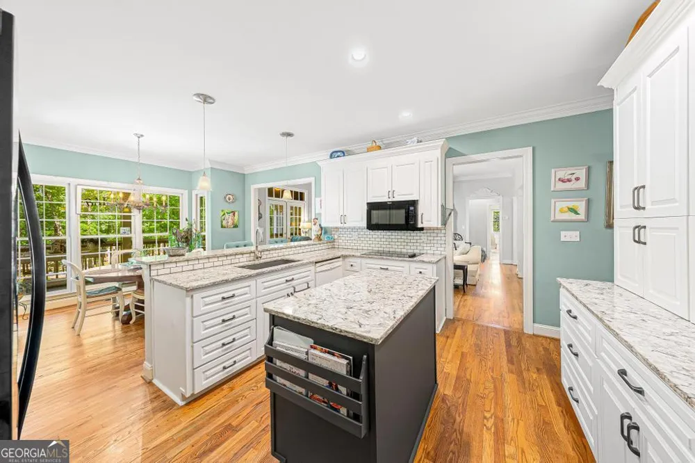 1230 Melody LN Hartwell, GA 30643
