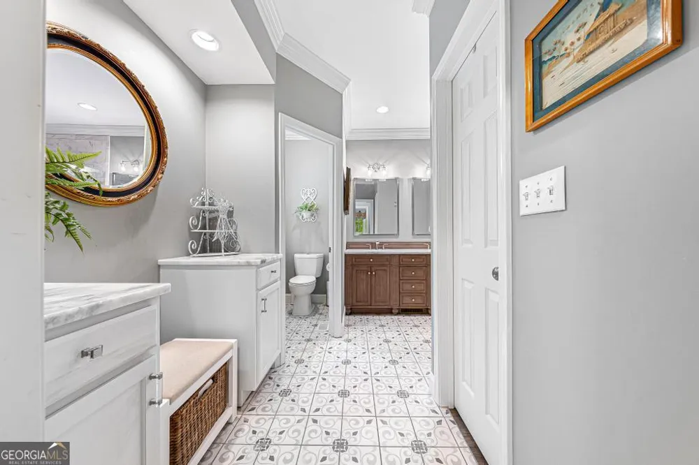 1230 Melody LN Hartwell, GA 30643