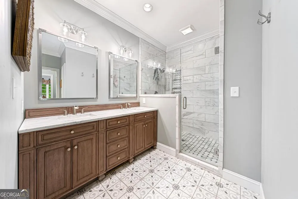 1230 Melody LN Hartwell, GA 30643