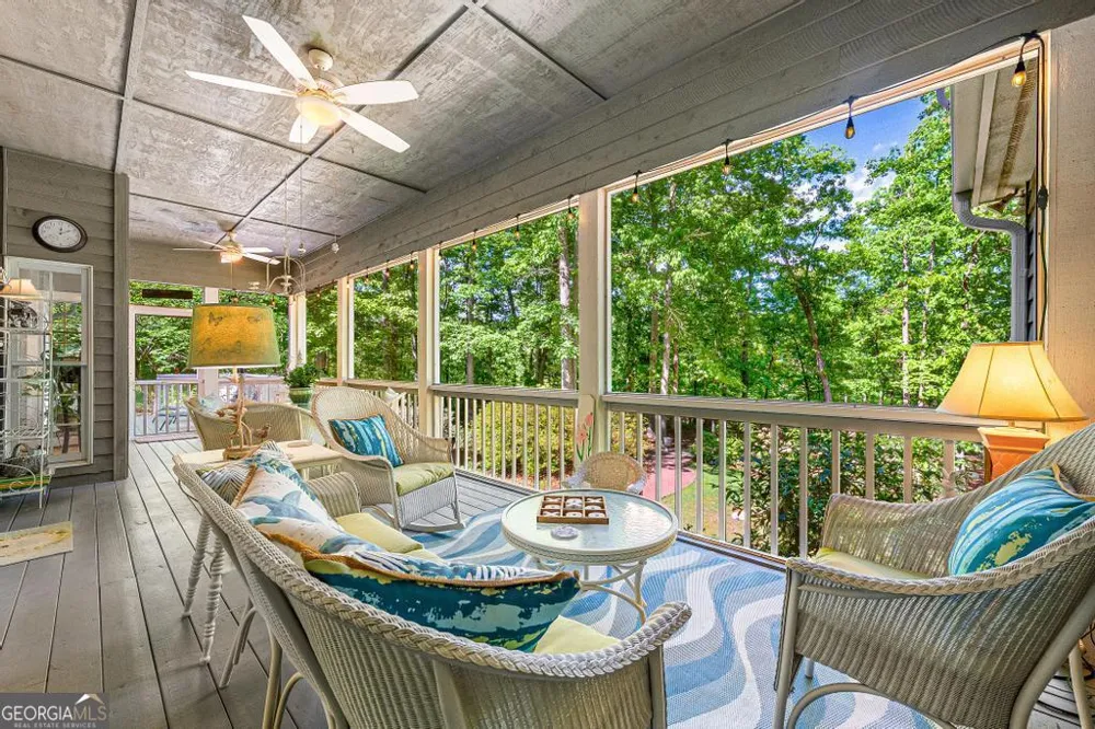 1230 Melody LN Hartwell, GA 30643