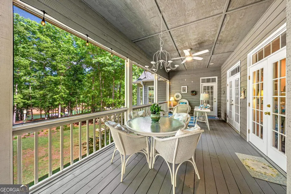 1230 Melody LN Hartwell, GA 30643