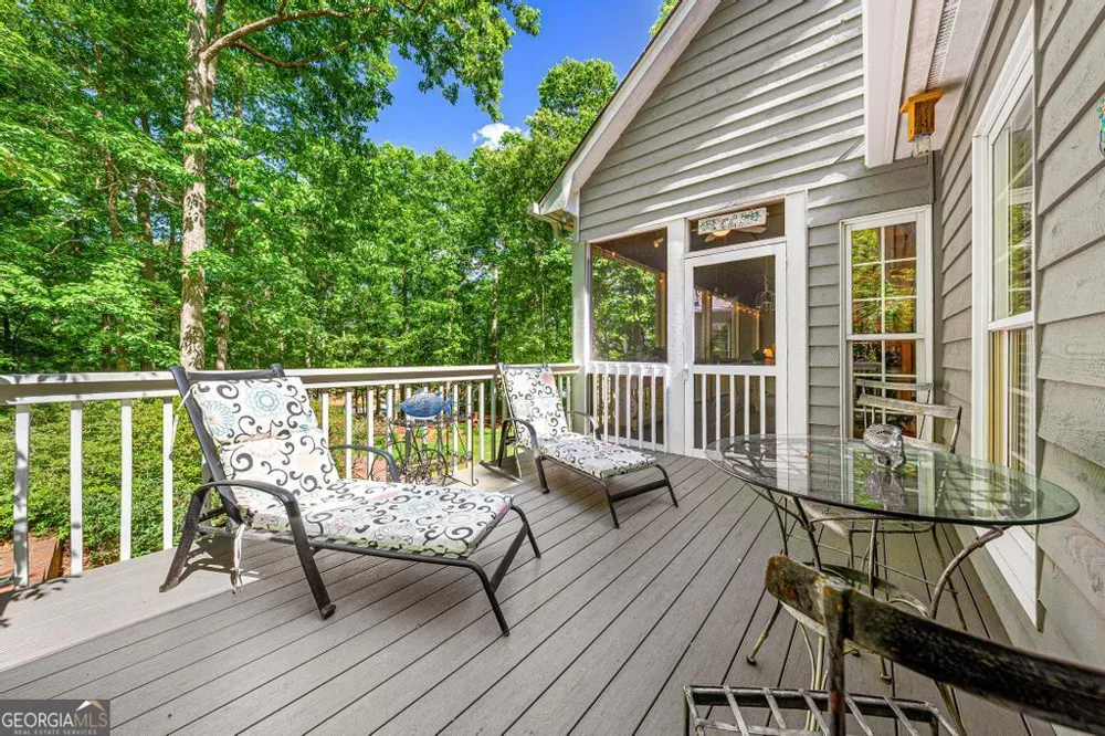 1230 Melody LN Hartwell, GA 30643